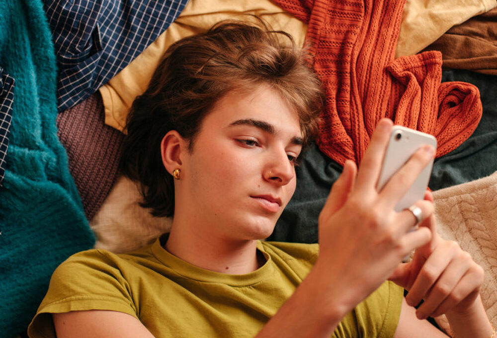 Social Media Affects Teen Self Esteem