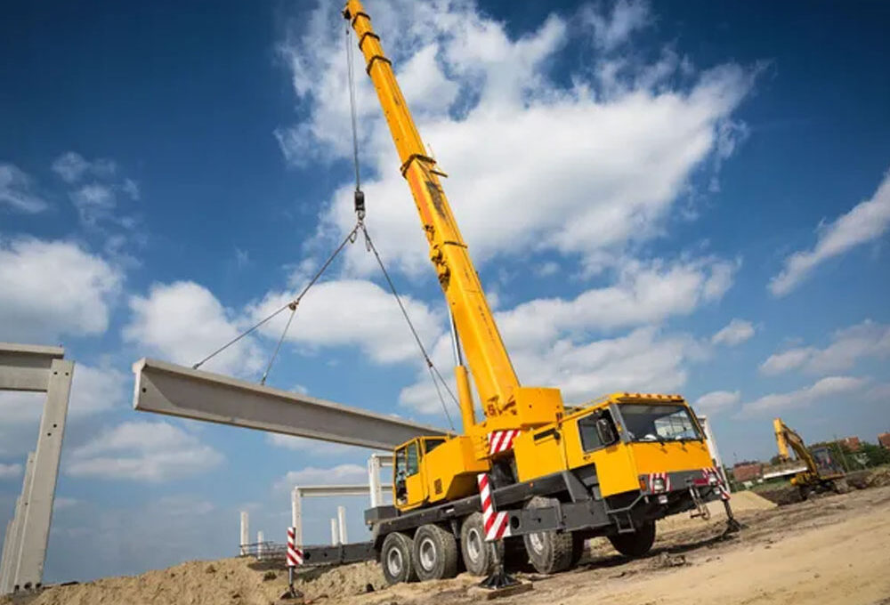 What to Expect When Scheduling a Crane Rental Service