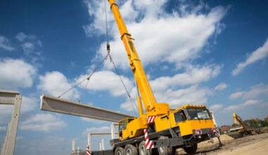 What to Expect When Scheduling a Crane Rental Service