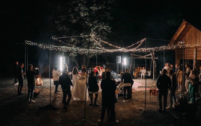 How LA Wedding Planners Choose Outdoor Event Lighting Vendors 3
