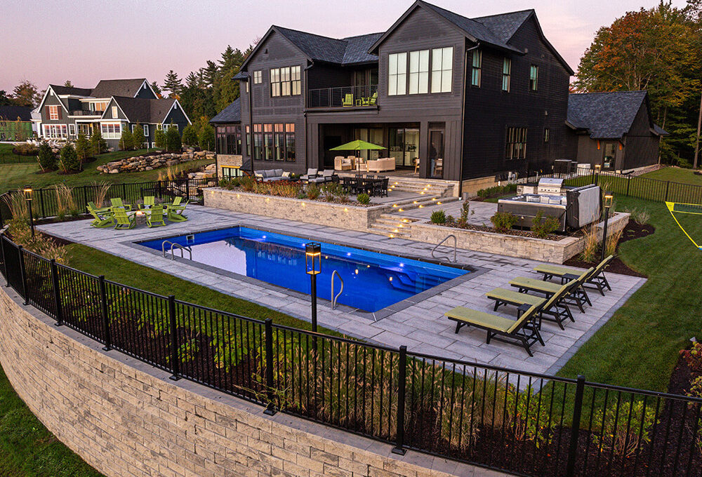 How to Design a Backyard Around a Swimming Pool