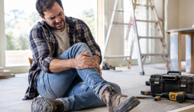 How to Know if a Minor Injury on a Renovation Job Actually Needs a Lawyer