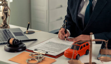 When Should You Hire a Car Accident Lawyer