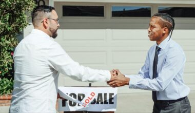 Navigating the Commercial Market A Practical Guide to Buying and Selling Businesses